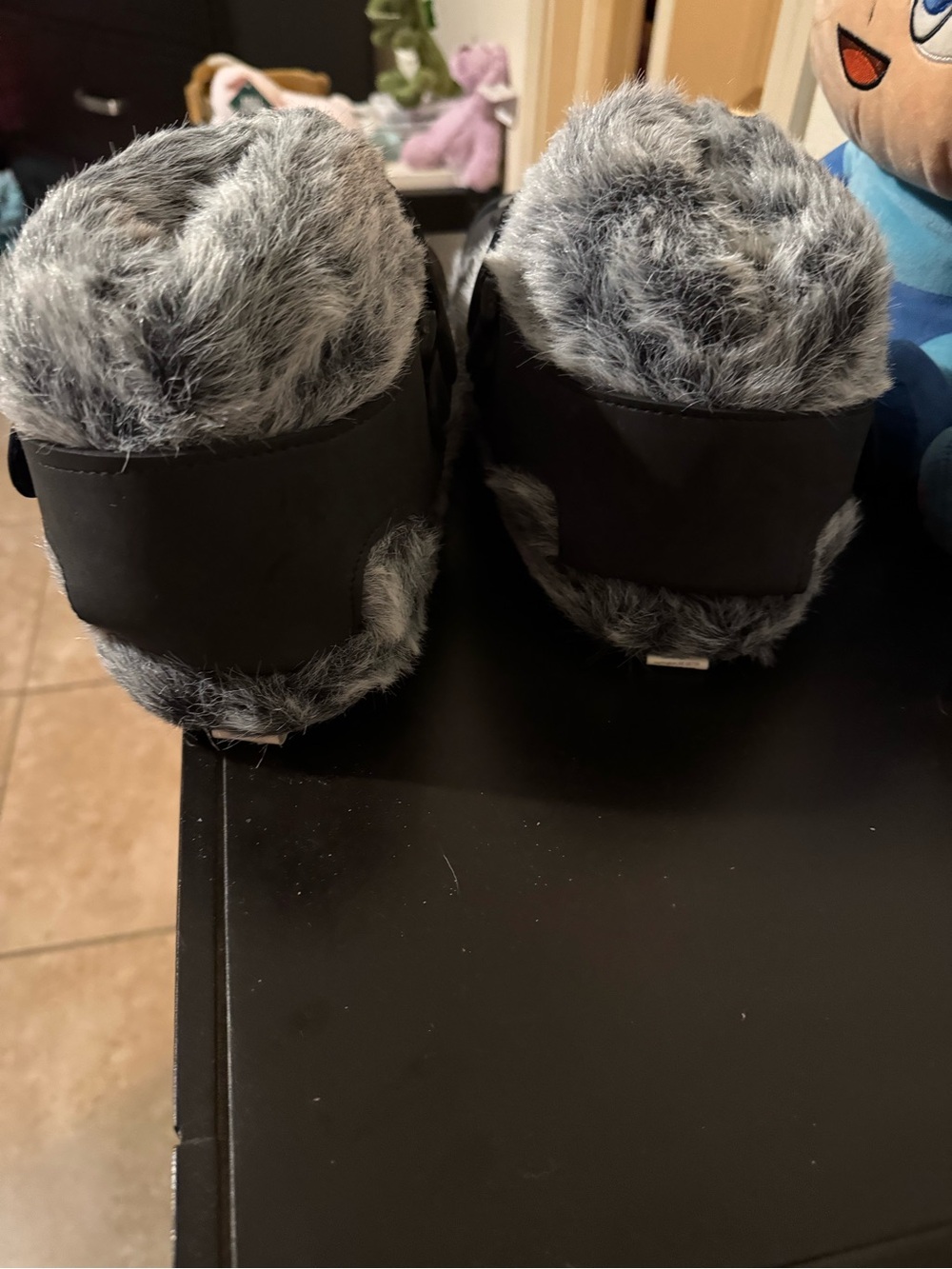 NEW Fuzzy Toe-Sasquatch Slippers - Picture 4 of 6